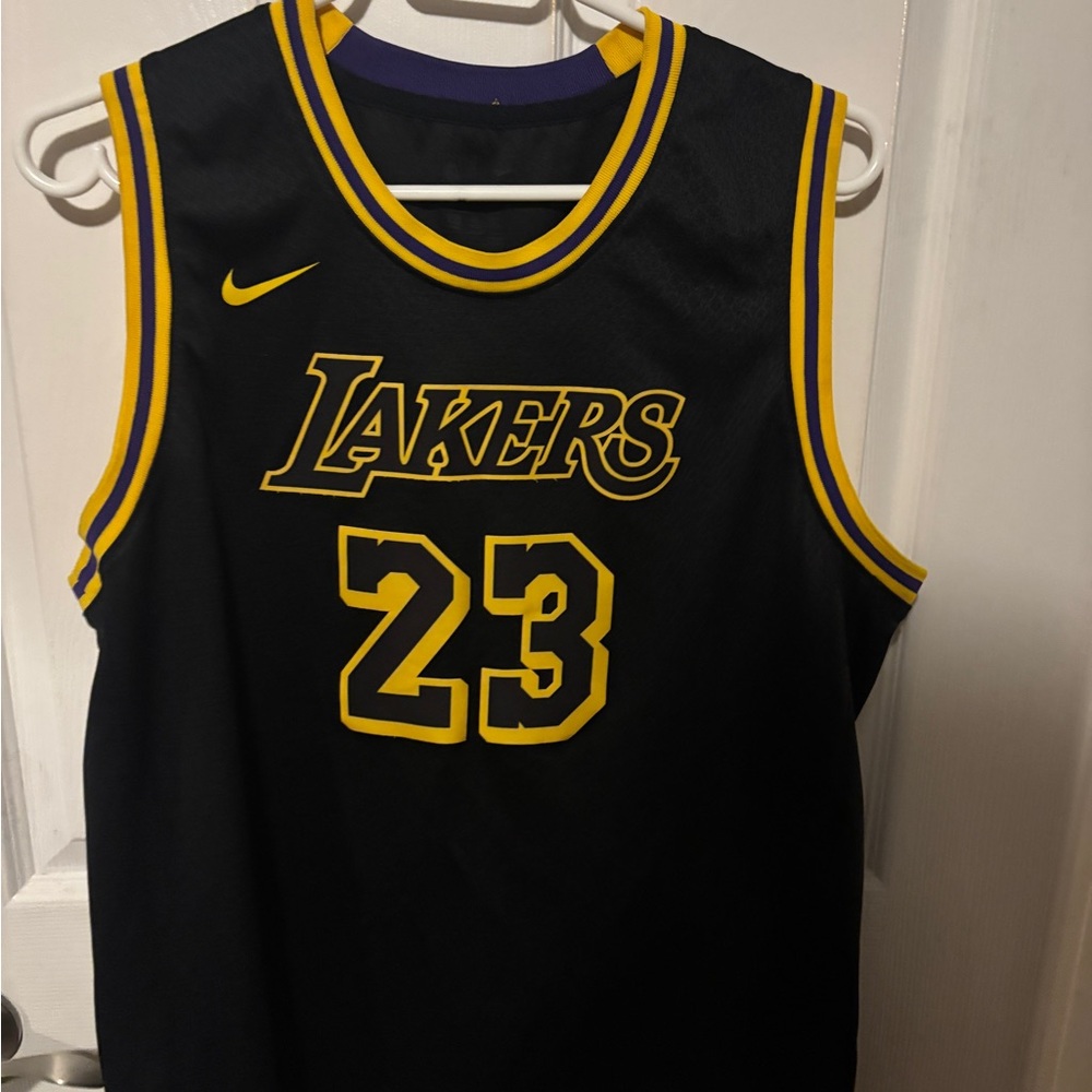Nike Youth XL Lebron James Lakers Jersey